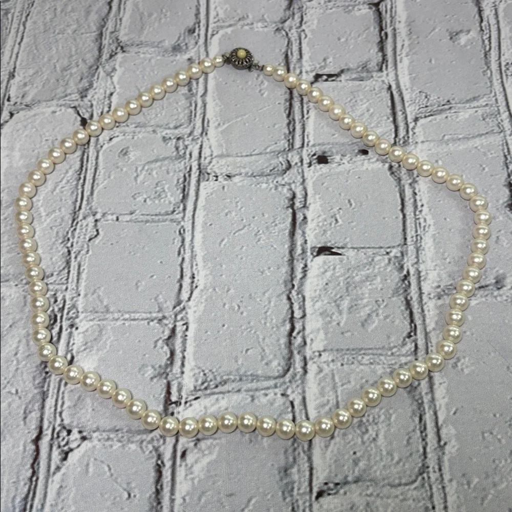 Sarah Coventry Faux Pearl Vintage 24 inch Necklace - Picture 3 of 9